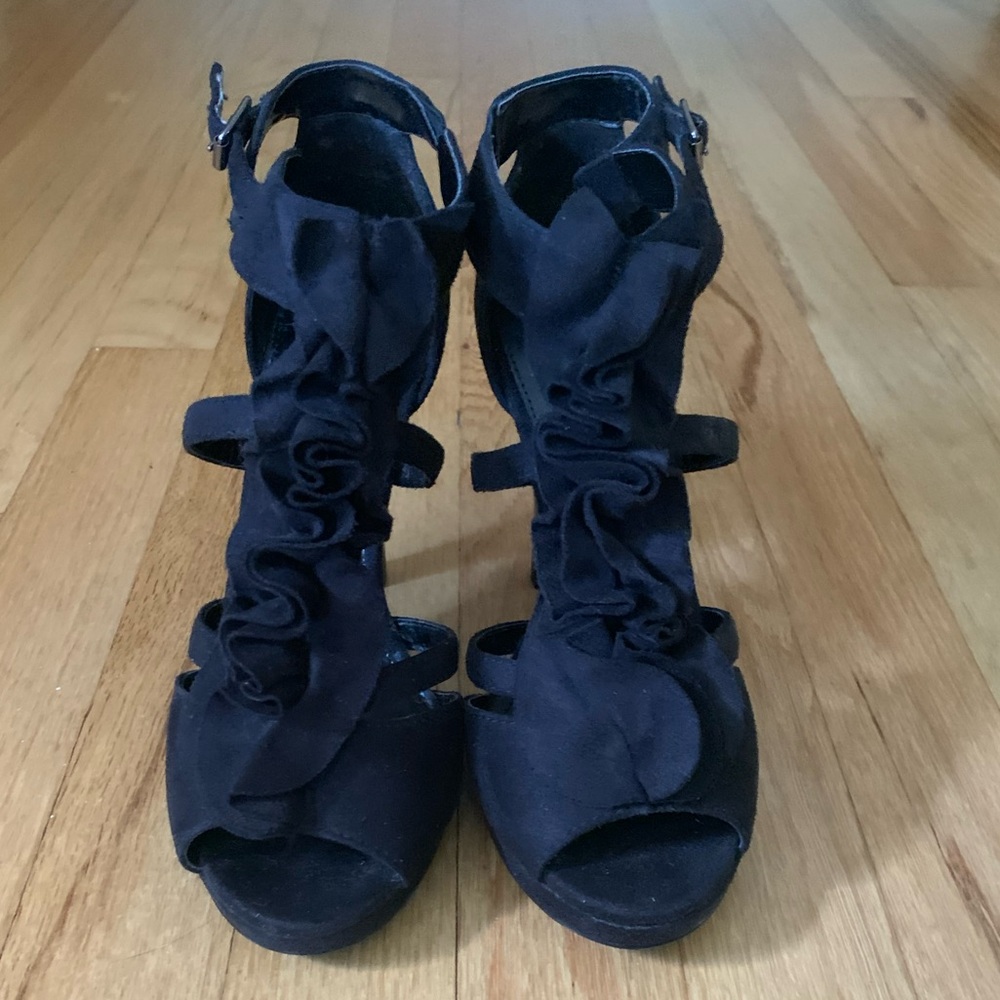 NWT Rare Aldo Black Suede Ruffle Accent Open Toe Pump -Size 6.5 - Picture 5 of 11
